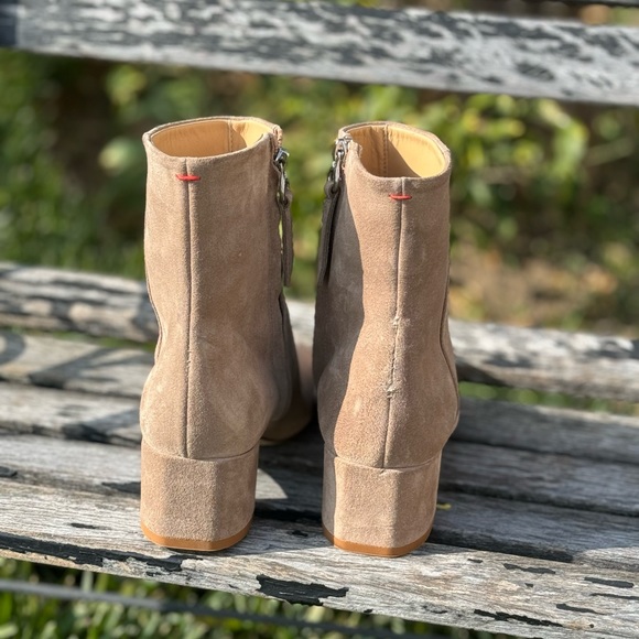 AEYDE Linn Bootie (Women) Stone Suede size EU 40 US 10
$495.00 - Picture 11 of 12